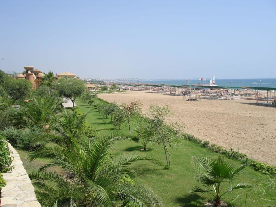 Der weitläufige Strand des Kamelya World Kamelya Collection Fulya Hotel