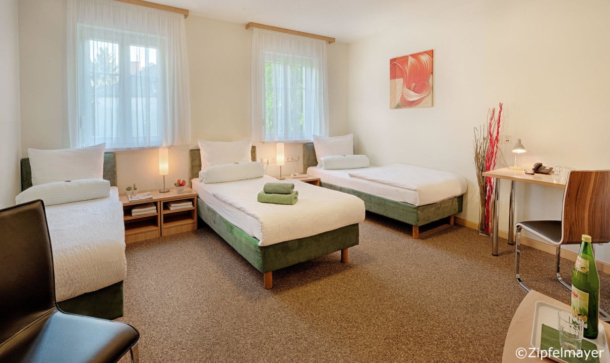 Dreibettzimmer mit getrennten Betten Frühstückspension Alexandra Kasper
