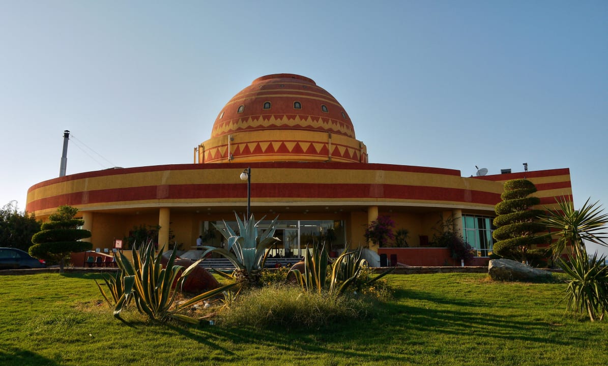 Krásná architektura Malikia Resort Abu Dabbab