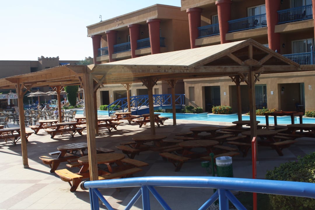 Sitzecke an der Poolbar Hotel Titanic Palace
