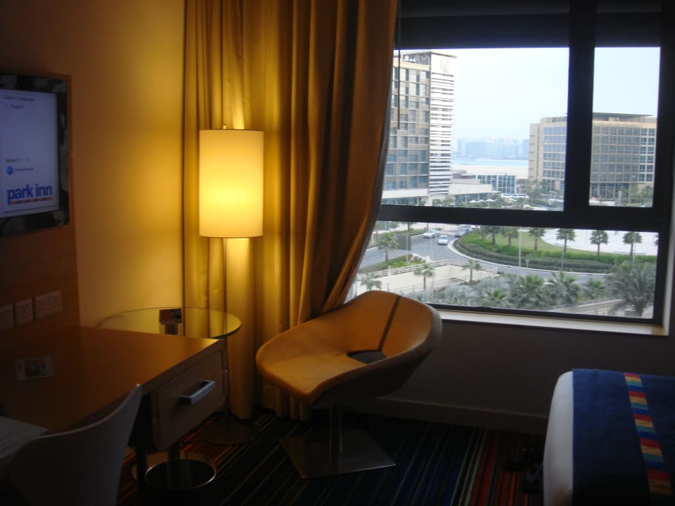 Blick auf den Hotel-Kreisel Hotel Park Inn Abu Dhabi, Yas Island