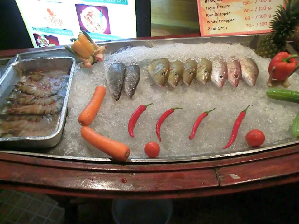 Auswahl an Fisch in einem Restaurant Hive Khaolak Beach Resort