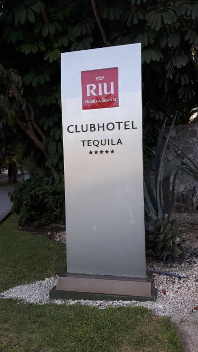 Schild Hotel Riu Tequila