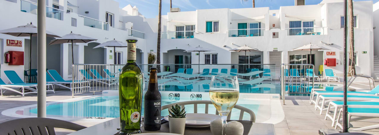 Pool Apartments Guinate Club