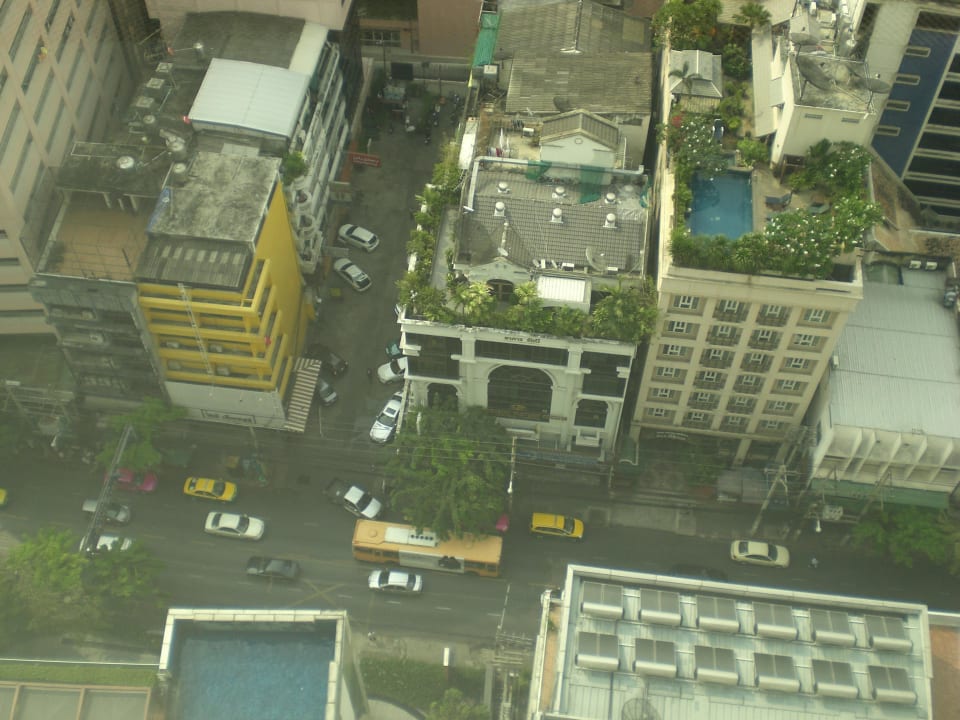 Blick nach unten aus der 22. Etage Hotel Le Meridien Bangkok