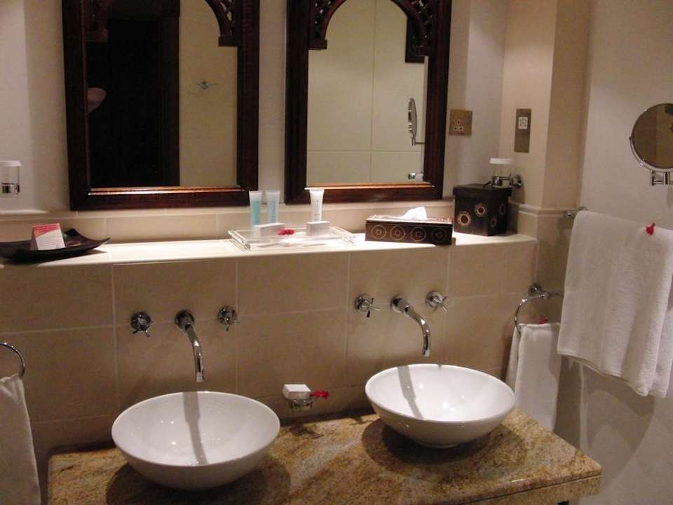 Die Waschbecken in unserem Bungalow Rixos Al Mairid Ras Al Khaimah
