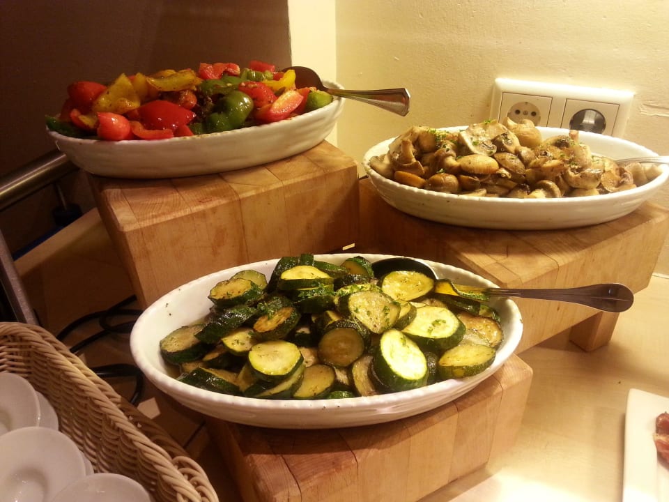 Teil vom Frühstücksbuffet   Altstadthotel Arte