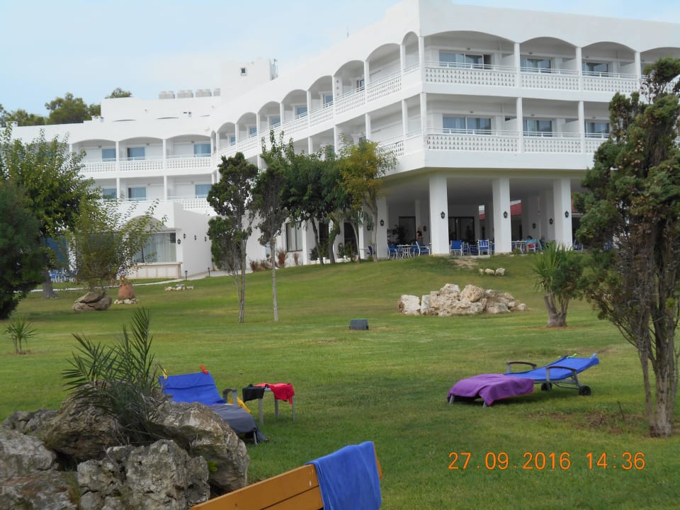 Haupthaus mit Liegewiese Domes Aulūs Zante, Autograph Collection