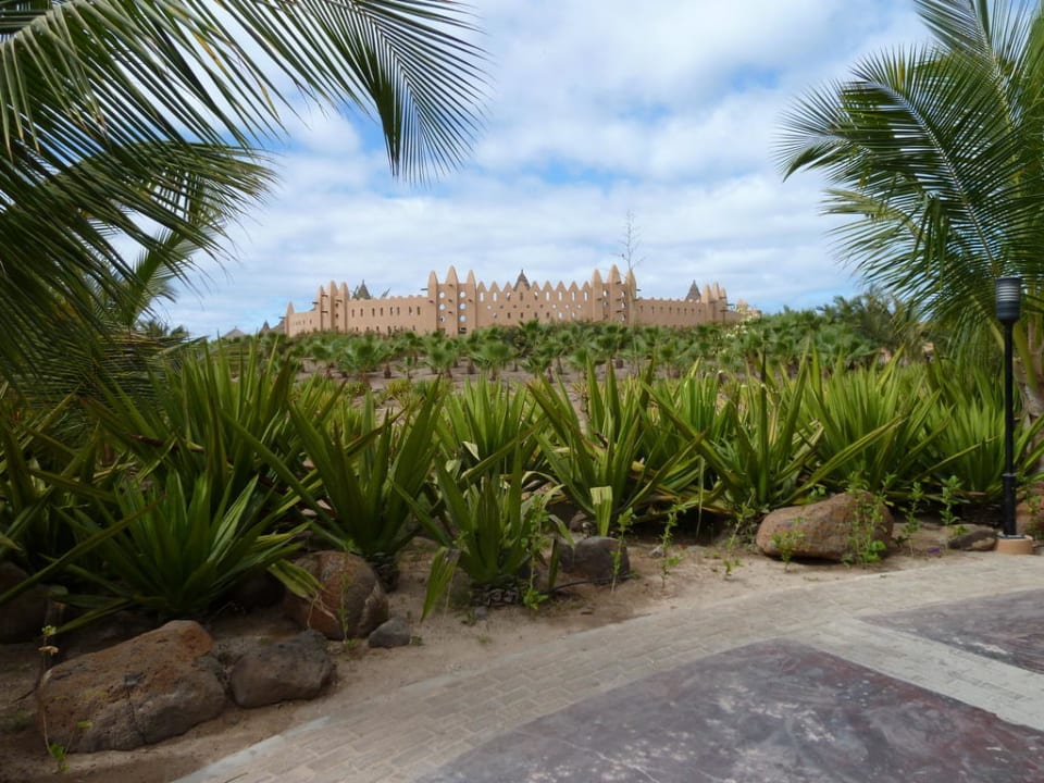 Dort hinter liegt der gr. Pool Hotel Riu Funana