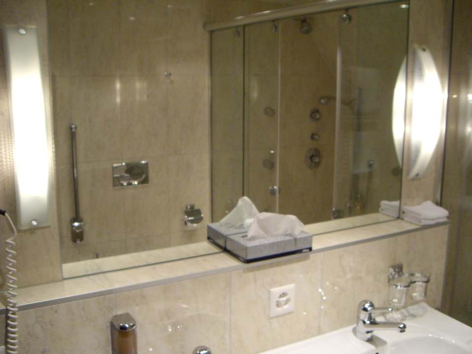 Espejo en el baño Hotel Ambassador