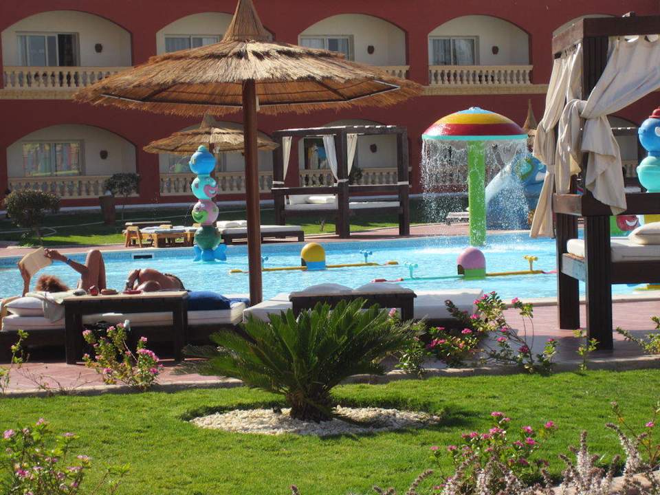 Einer der vielen Pools Pickalbatros Alf Leila Wa Leila Resort - Neverland Hurghada