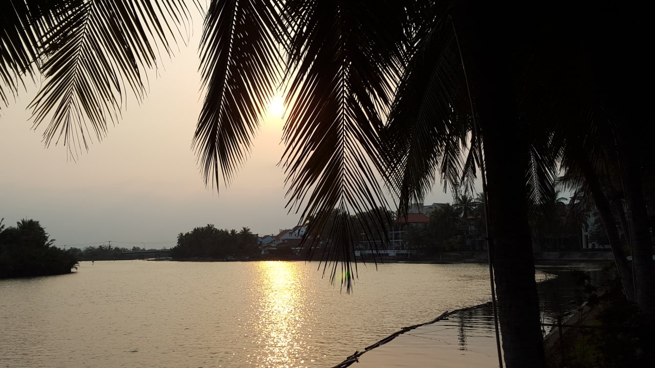 Ausblick auf den Fluß am Abend Hotel Hoi An Beach Resort