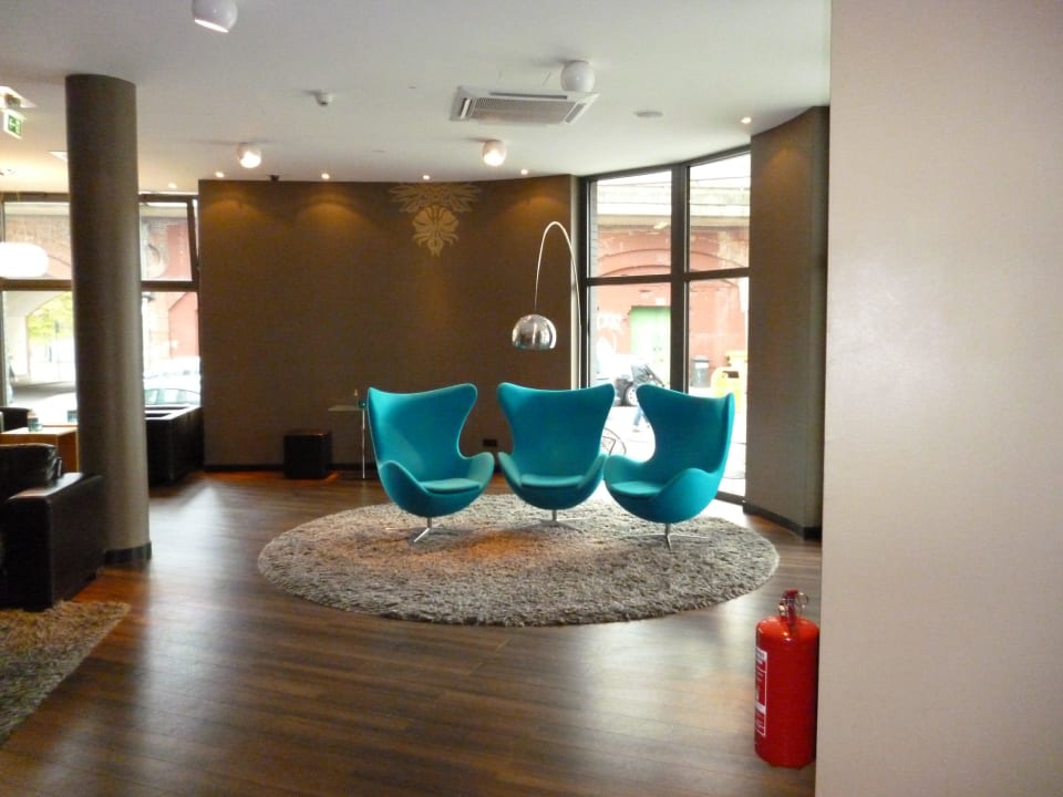 Ein kleiner Teil der Lobby Motel One Berlin-Bellevue