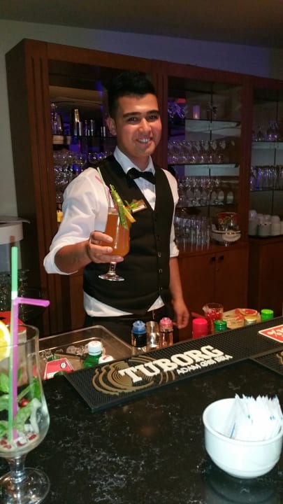 Super Kellner  Salamis Bay Conti Resort Hotel & Casino