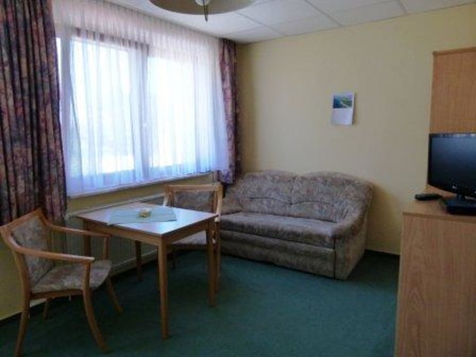 Sitzteil des Zimmers Pension Boddenblick