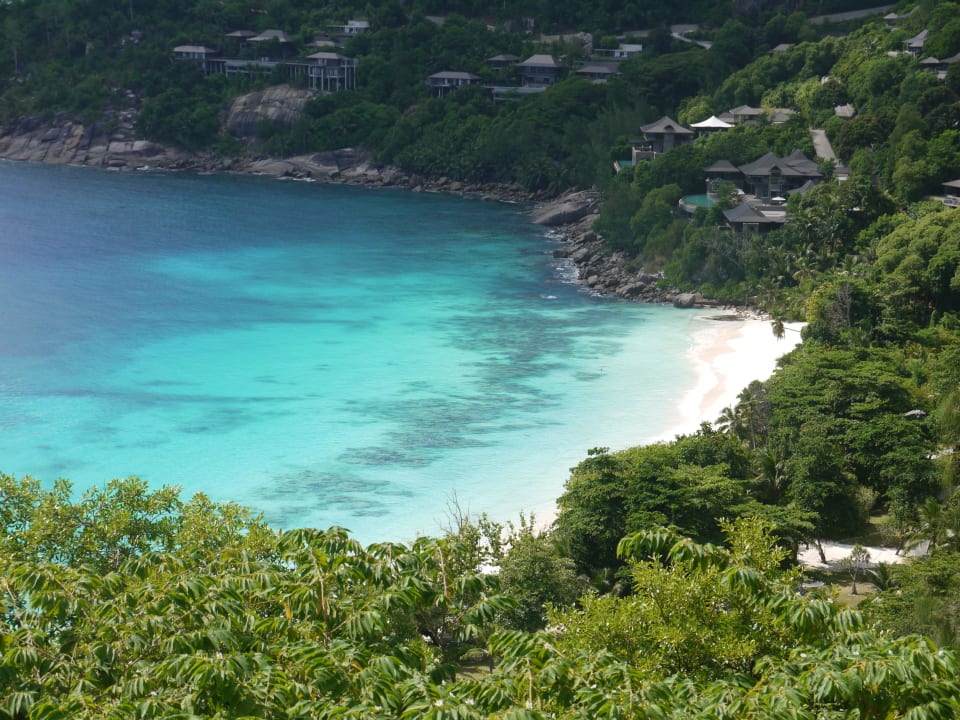 Blick vom Bungalow zum Strand Four Seasons Resort Seychelles