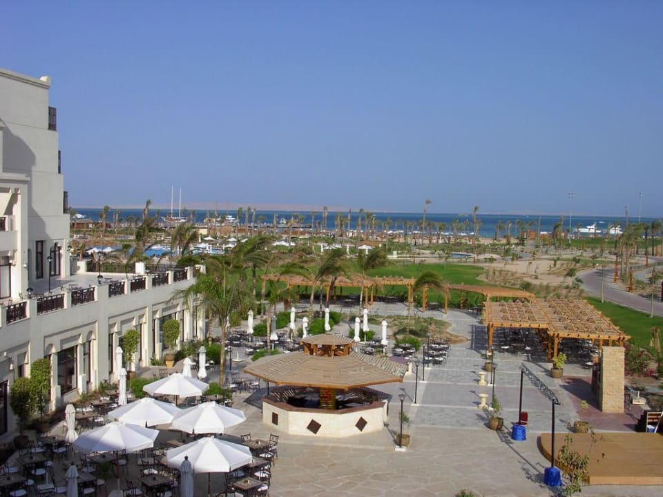 Aussenbereich des Retaurante Steigenberger ALDAU Beach Hotel