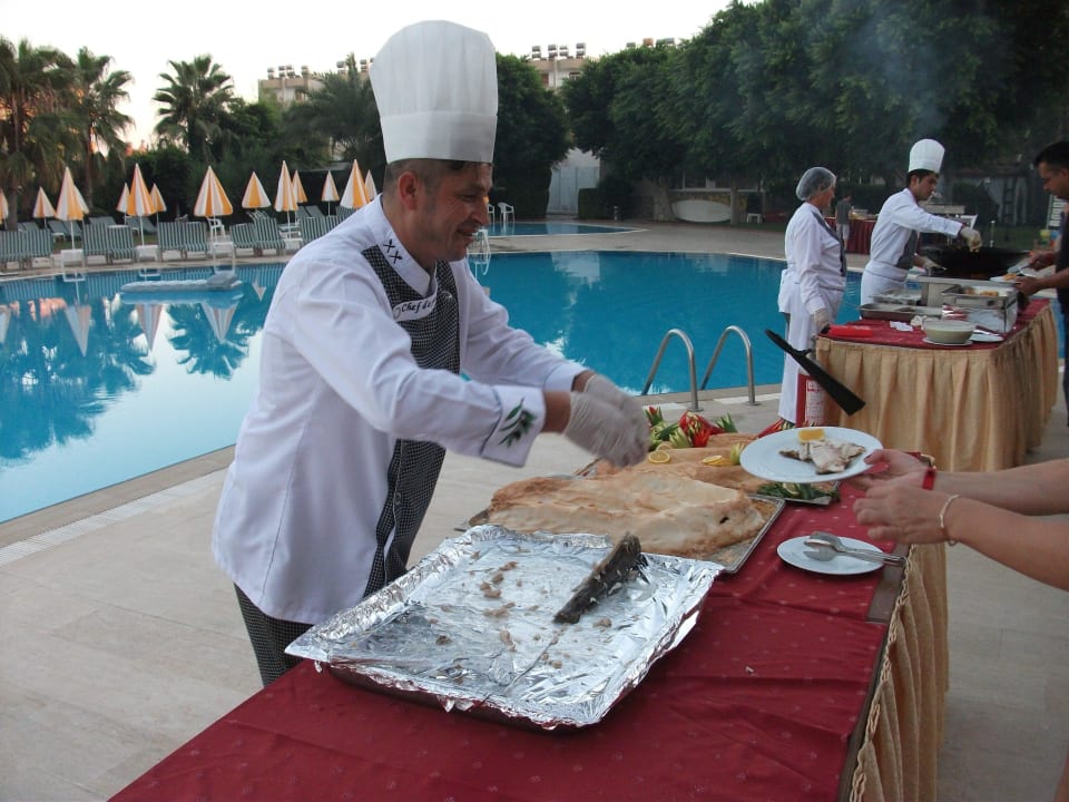 1. mal die Woche Buffet am Pool Hotel Royal Garden Beach