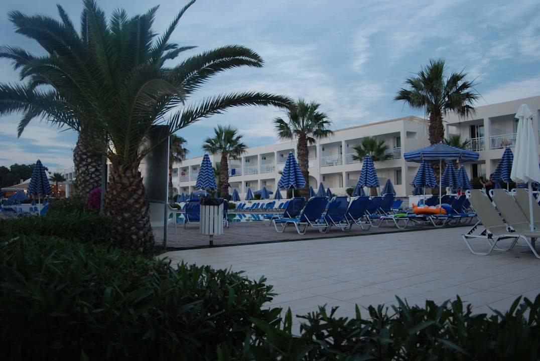 Teren hotelu Sandy Beach Resort