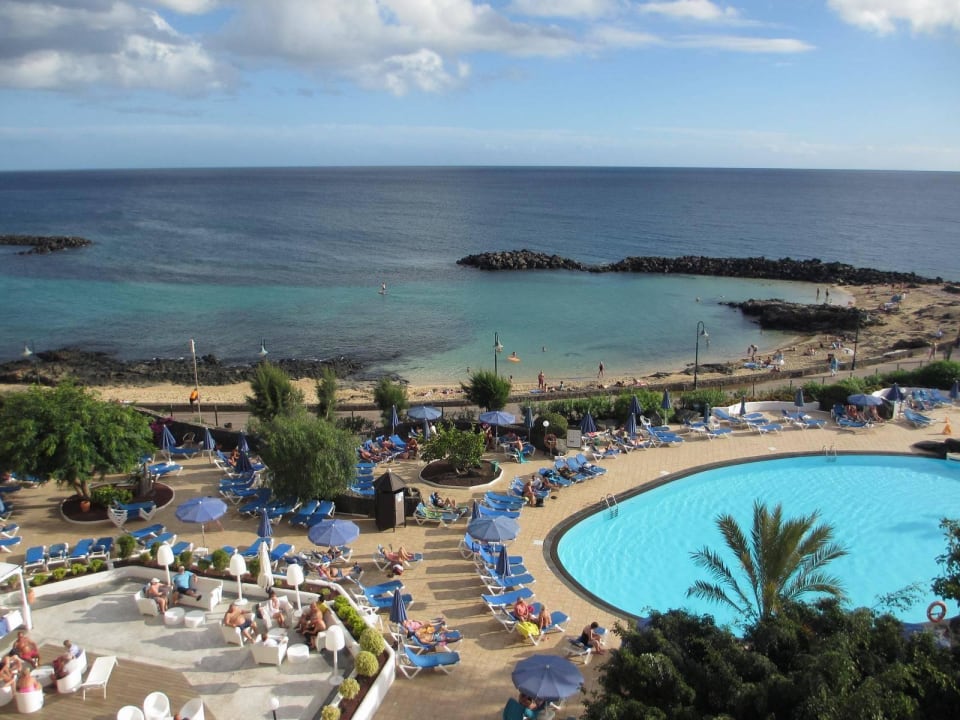 Pool und Bucht Hotel Grand Teguise Playa