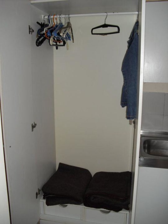 Kleiderschrank Hotel Princess Flora