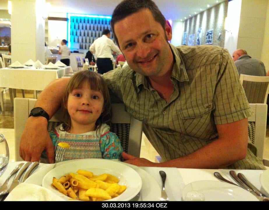 Leckeres Essen im Spezialitätenrestaurant Calimera Serra Palace