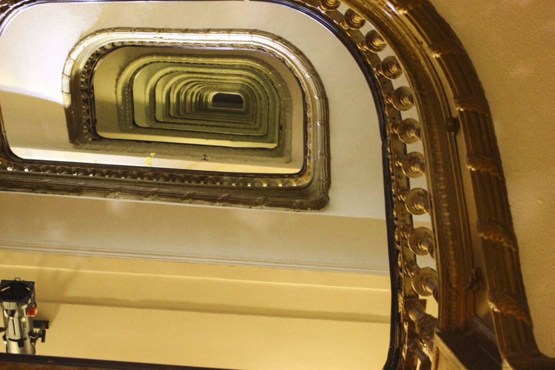 Wendeltreppe von untem im Hotel Martinique New York on Broadway, Curio Collection by Hilton