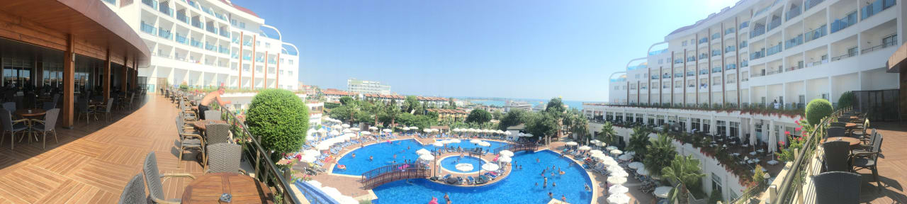 Pool Side Prenses Resort & Spa