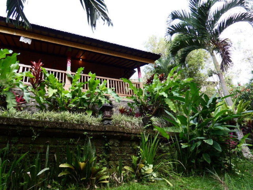 Blick auf den Bungalow von unten Kebun Villas