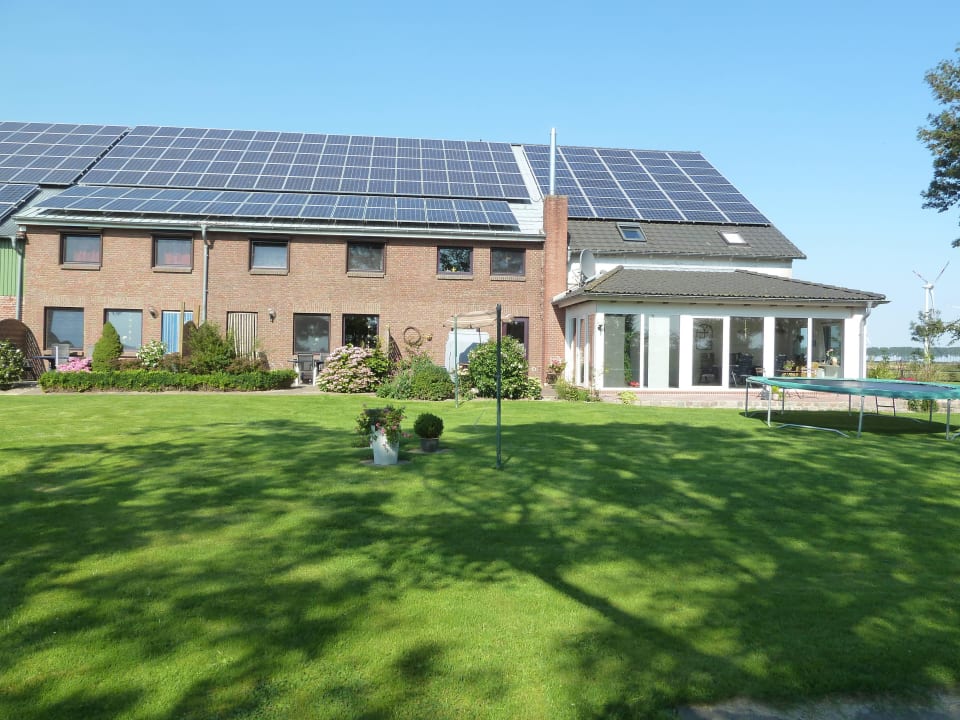 Blick vom Garten auf das Haus Ferienhof Söth