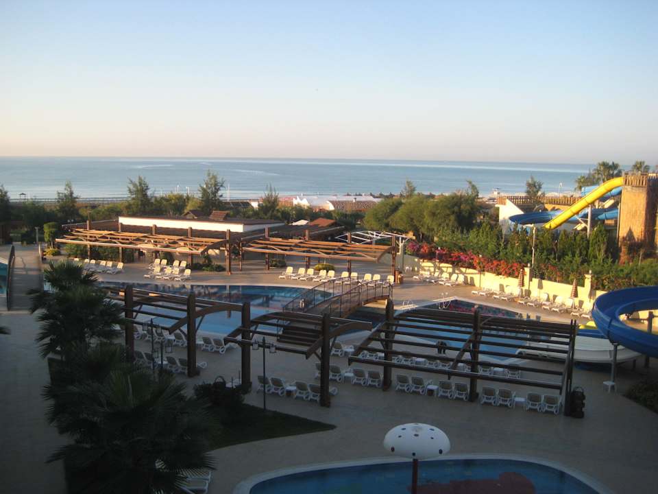 Aussicht von der Lobbyterrasse Adalya Ocean Deluxe