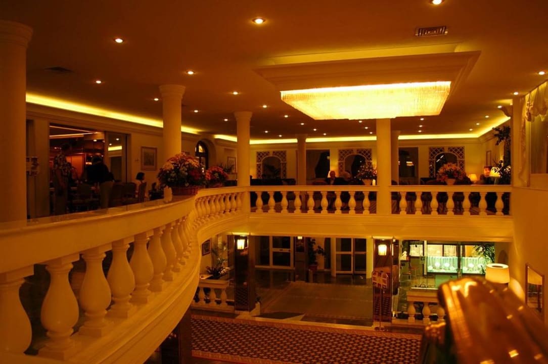 Weg zum Restaurand und Bar Hotel Corfu Palace