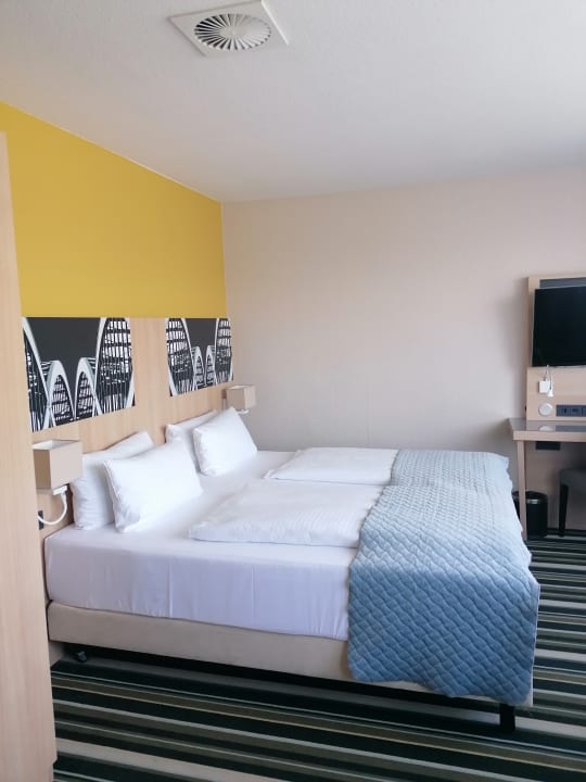 Zimmer Leonardo Hotel Hamburg Elbbrücken