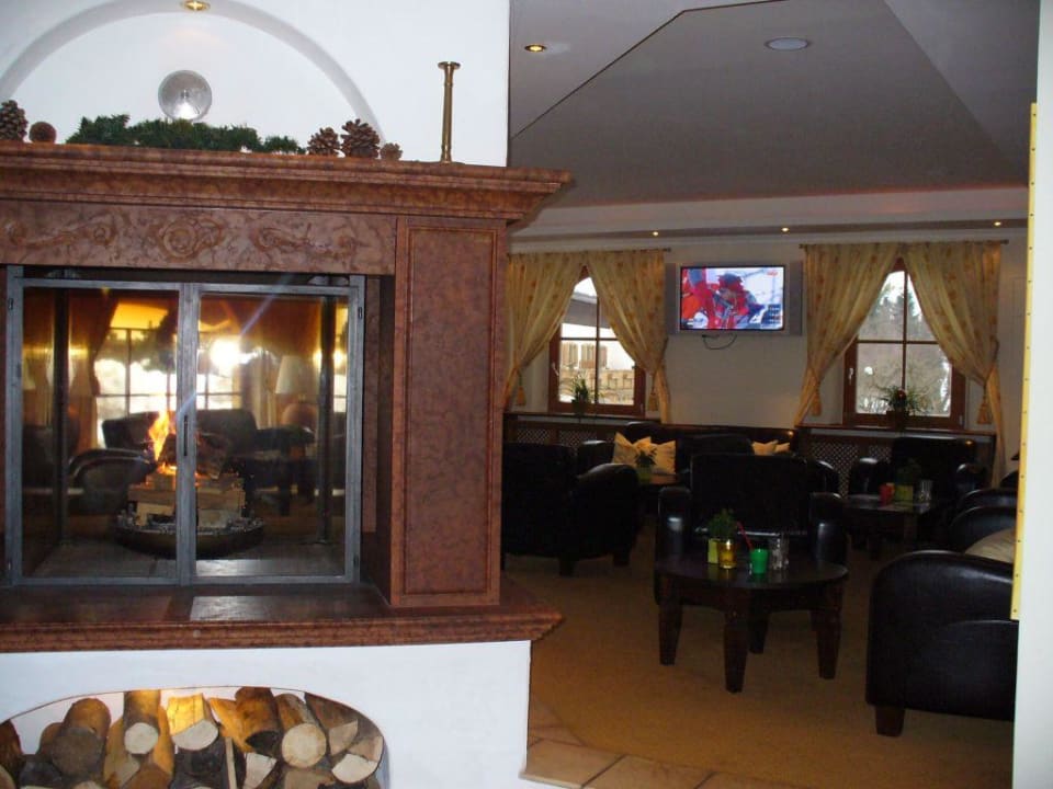 lounge mit kamin POST Family Resort