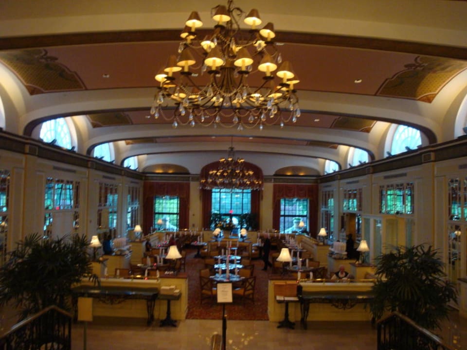 Lobby Omni Shoreham Hotel