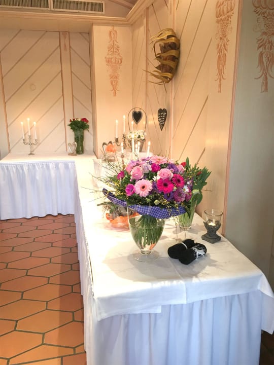 Viele frische Blumen gibt es in unserem Hotel! Hotel & Restaurant Post Prienbach