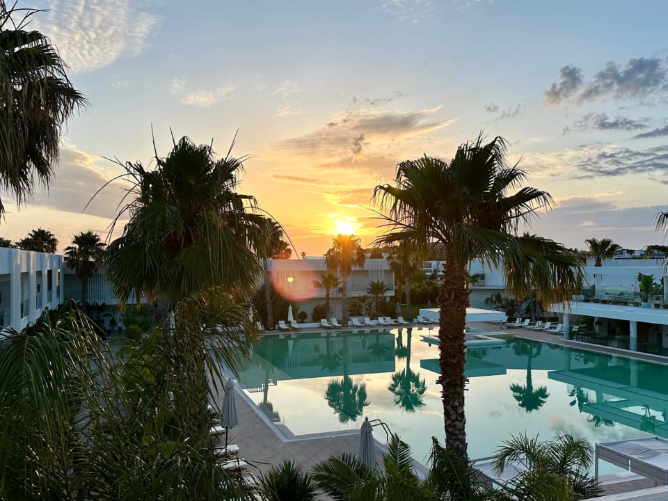 Pool White Dreams Resort & Anex