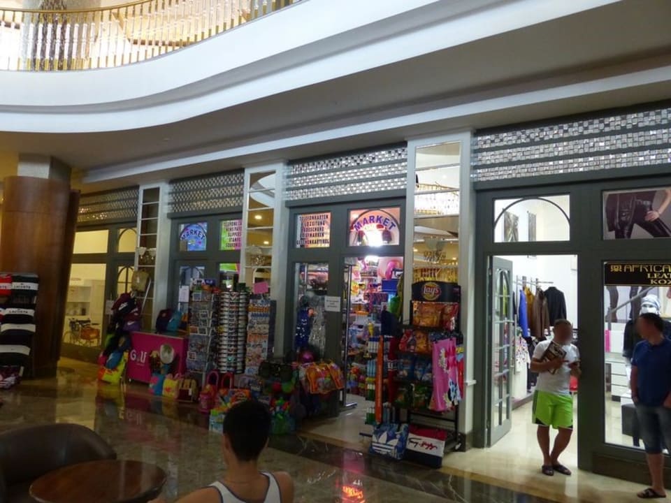 Untergeschoss Lobby mit Geschäften Dream World Aqua Hotel