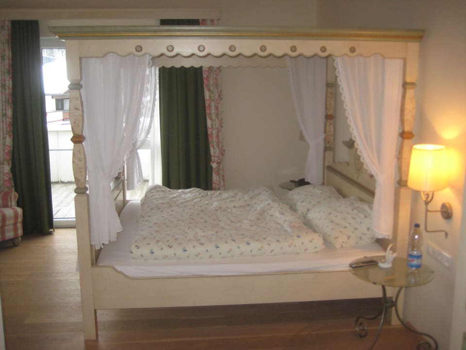 Himmelbett in der Hochzeitssuite Vötters Verwöhnhotel Kaprun