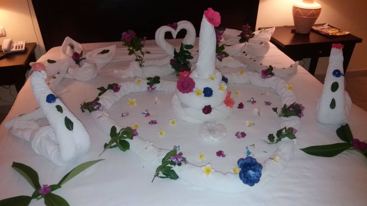 Hochzeitsdeko im Zimmer Casa Mare Resort