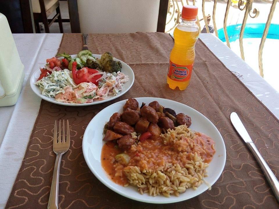 Mittagessen Hotel Ideal Beach