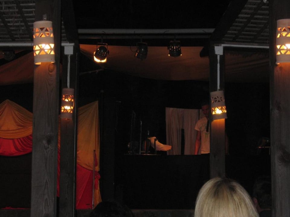 Abendliche Papageienshow Cala Llenya Resort Ibiza