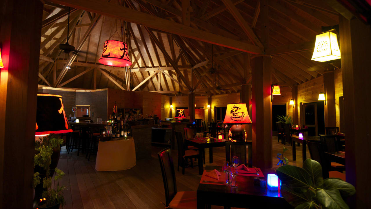 Asian Wok Restaurant Vilamendhoo Island Resort & Spa