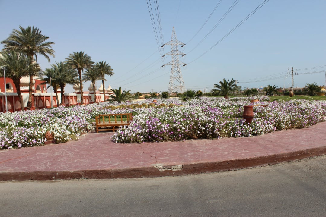 Gartenanlage vor dem Hotel Pickalbatros Alf Leila Wa Leila Resort - Neverland Hurghada