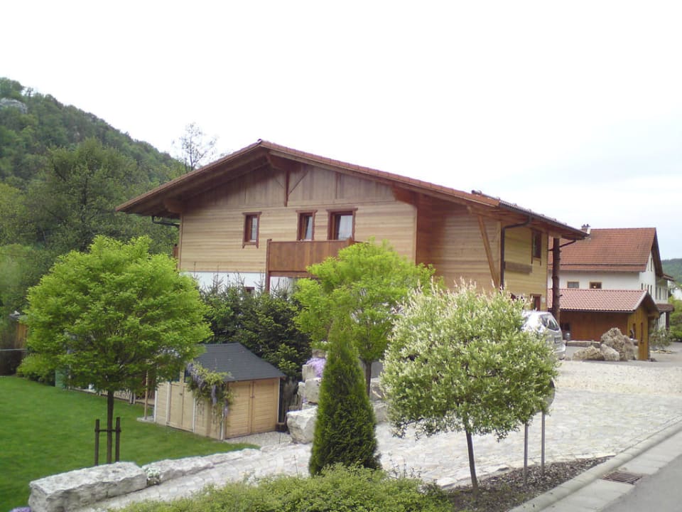 Gästehaus aus Sicht des Ortes Gästehaus Regenbogen