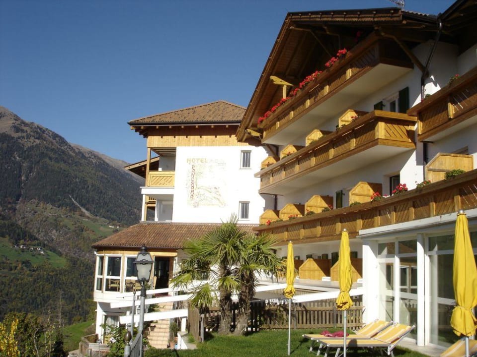 Ansicht von der Talseite Hotel Panorama