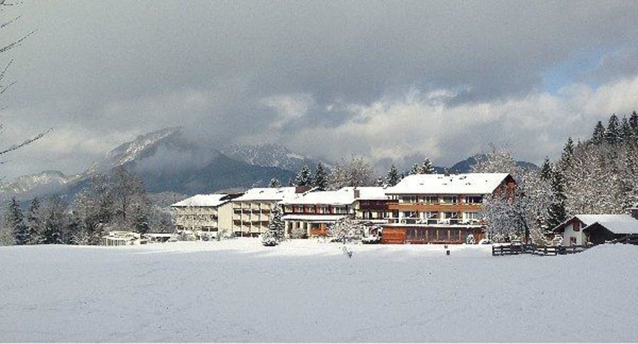 Blick auf das Hotel Alm- & Wellnesshotel Alpenhof