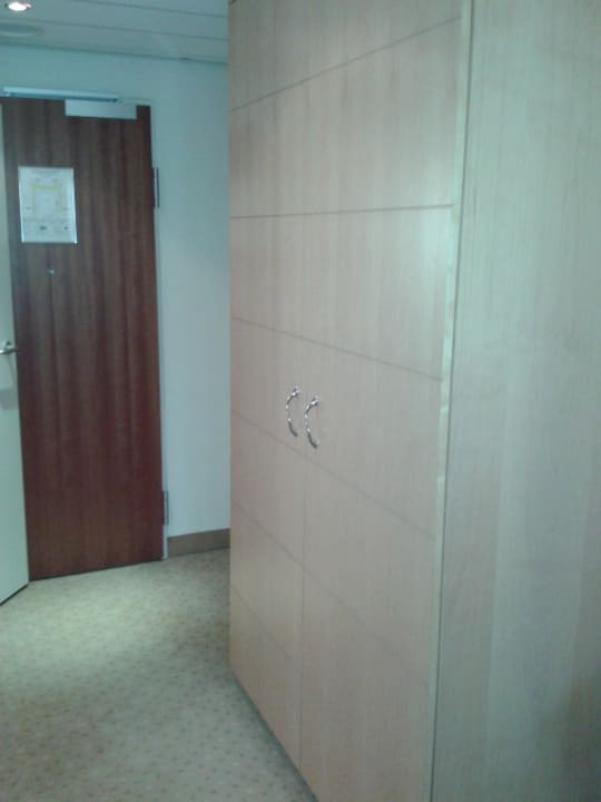 Schrank und Tür Dorint Hotel Bonn