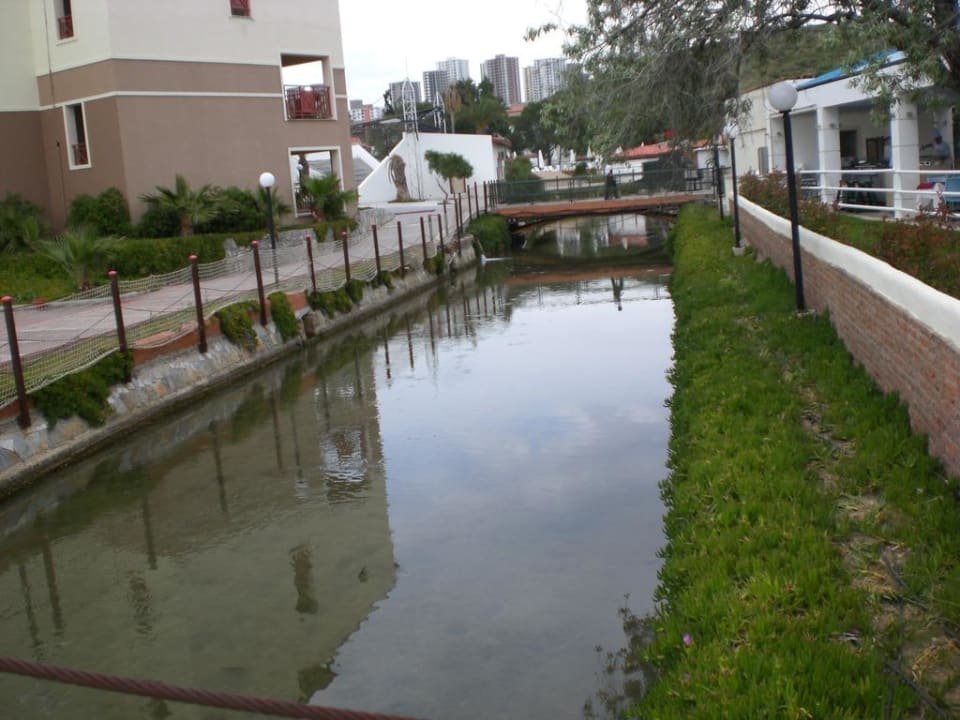 Fluss führt durch die Anlage Ephesia Holiday Beach Club