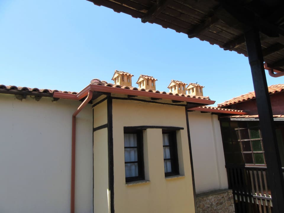 Mini Schornsteine auf jedem Haus Simantro Resort